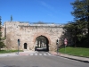 Stadswal met poort