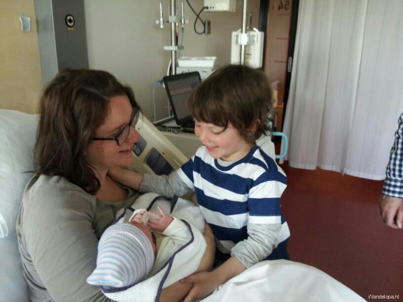 Moeder met beide zonen Moeder met beide zonen